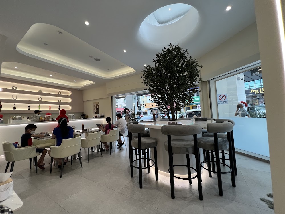 MEO PLUS CAFE